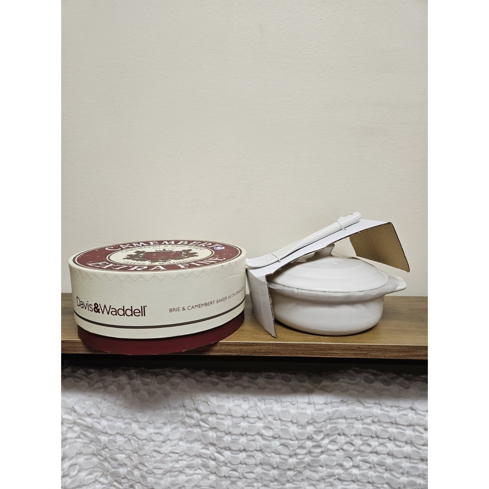 Davis & Waddell Brie & Camembert Ceramic Baker with Spreader - New Open Box
